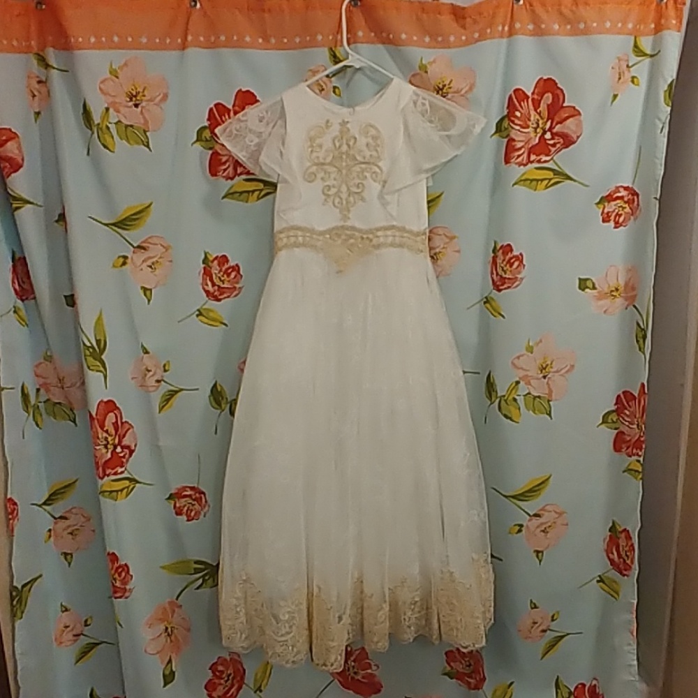 First communion dress for girl that is 7-10 years
